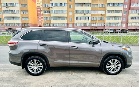 Toyota Highlander III, 2014 год, 2 850 000 рублей, 4 фотография