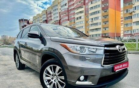 Toyota Highlander III, 2014 год, 2 850 000 рублей, 2 фотография