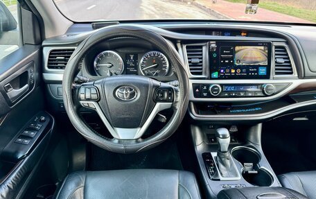 Toyota Highlander III, 2014 год, 2 850 000 рублей, 24 фотография