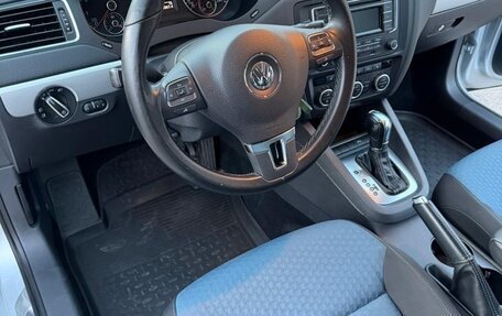 Volkswagen Jetta VI, 2013 год, 1 070 000 рублей, 10 фотография