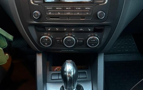 Volkswagen Jetta VI, 2013 год, 1 070 000 рублей, 19 фотография