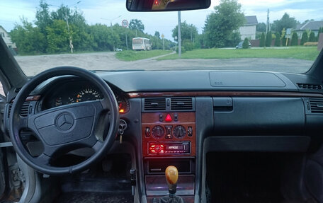 Mercedes-Benz E-Класс, 1998 год, 151 000 рублей, 6 фотография