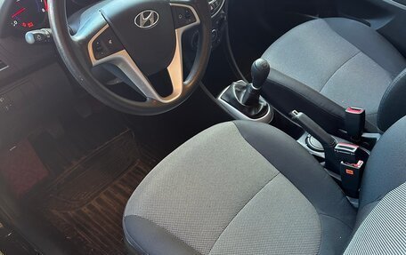 Hyundai Solaris II рестайлинг, 2012 год, 1 400 000 рублей, 5 фотография