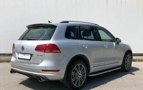 Volkswagen Touareg III, 2011 год, 2 015 000 рублей, 2 фотография