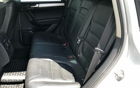 Volkswagen Touareg III, 2011 год, 2 015 000 рублей, 22 фотография
