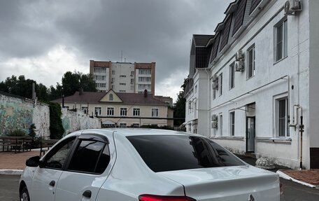 Renault Logan II, 2015 год, 445 000 рублей, 4 фотография
