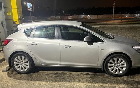Opel Astra J, 2010 год, 740 000 рублей, 4 фотография