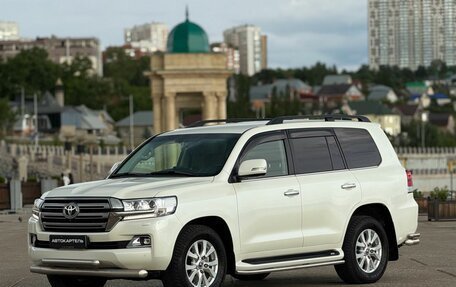 Toyota Land Cruiser 200, 2017 год, 6 700 000 рублей, 1 фотография