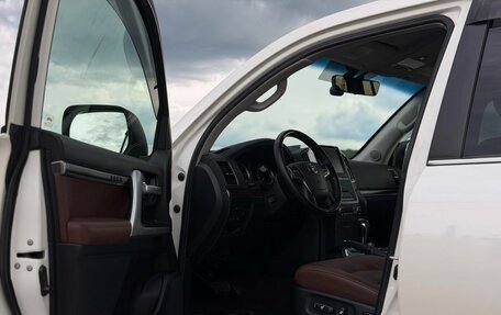 Toyota Land Cruiser 200, 2017 год, 6 700 000 рублей, 3 фотография