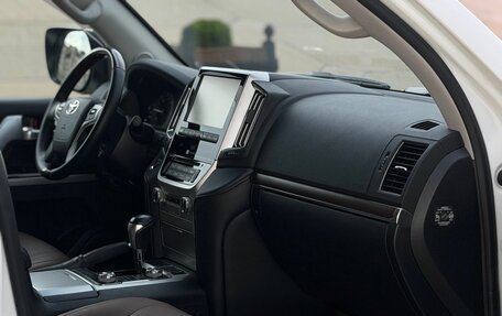 Toyota Land Cruiser 200, 2017 год, 6 700 000 рублей, 30 фотография