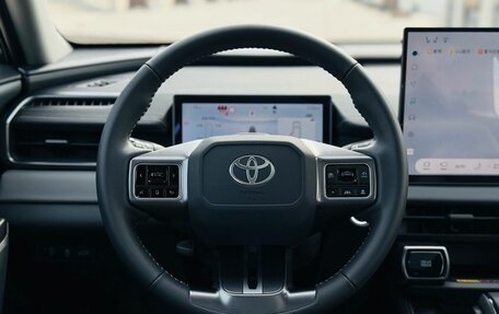 Toyota RAV4, 2026 год, 3 890 000 рублей, 33 фотография