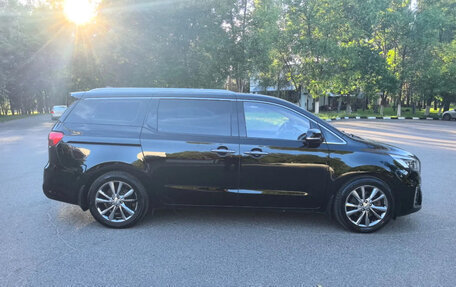 KIA Carnival III, 2019 год, 3 450 000 рублей, 2 фотография