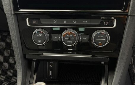Volkswagen Golf VII, 2017 год, 1 610 999 рублей, 16 фотография