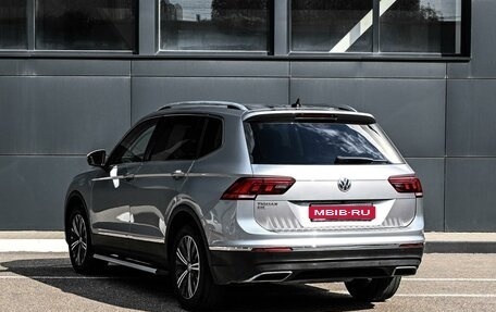 Volkswagen Tiguan II, 2019 год, 2 544 000 рублей, 2 фотография