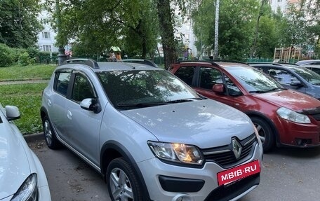 Renault Sandero II рестайлинг, 2015 год, 900 000 рублей, 2 фотография