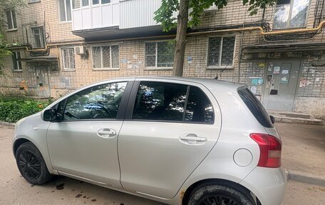 Toyota Yaris III рестайлинг, 2007 год, 550 000 рублей, 2 фотография