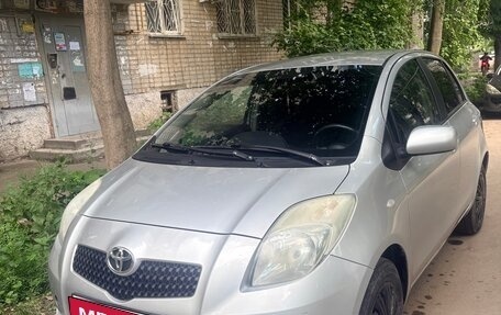 Toyota Yaris III рестайлинг, 2007 год, 550 000 рублей, 1 фотография