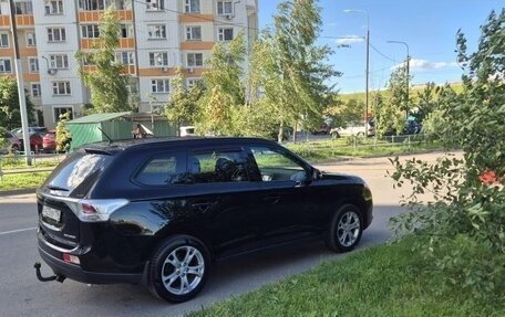 Mitsubishi Outlander III рестайлинг 3, 2014 год, 1 350 000 рублей, 4 фотография