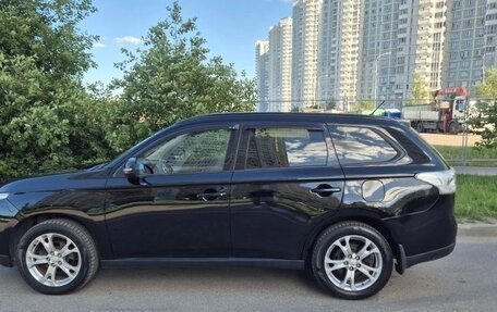 Mitsubishi Outlander III рестайлинг 3, 2014 год, 1 350 000 рублей, 3 фотография