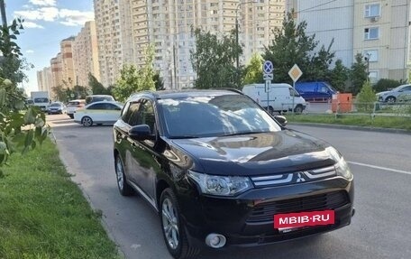 Mitsubishi Outlander III рестайлинг 3, 2014 год, 1 350 000 рублей, 2 фотография