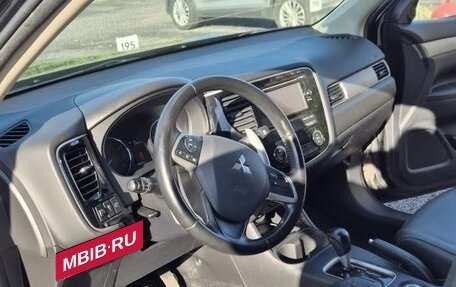 Mitsubishi Outlander III рестайлинг 3, 2014 год, 1 350 000 рублей, 6 фотография