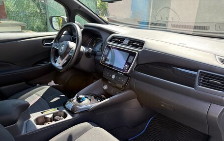 Nissan Leaf II, 2021 год, 2 250 000 рублей, 5 фотография