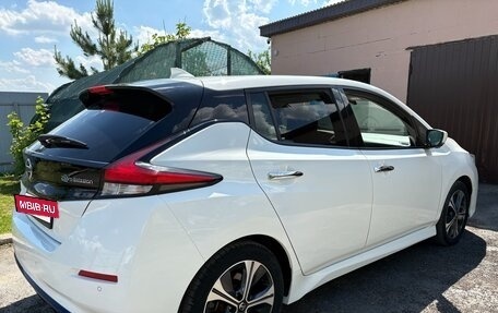 Nissan Leaf II, 2021 год, 2 250 000 рублей, 3 фотография
