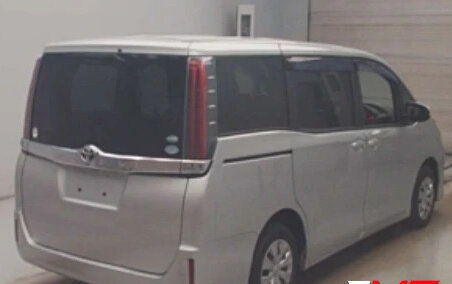 Toyota Noah III, 2019 год, 1 905 000 рублей, 2 фотография