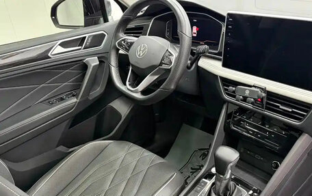 Volkswagen Tiguan II, 2023 год, 2 180 000 рублей, 8 фотография