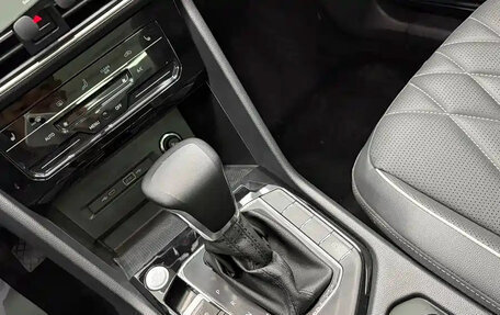 Volkswagen Tiguan II, 2023 год, 2 180 000 рублей, 12 фотография