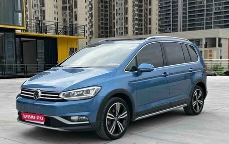 Volkswagen Touran III, 2022 год, 1 570 000 рублей, 1 фотография