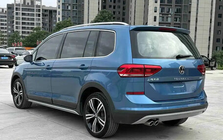 Volkswagen Touran III, 2022 год, 1 570 000 рублей, 4 фотография