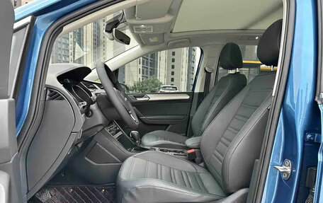 Volkswagen Touran III, 2022 год, 1 570 000 рублей, 9 фотография