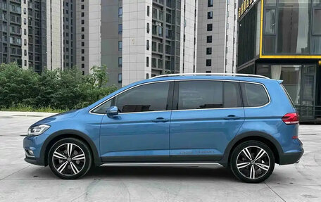 Volkswagen Touran III, 2022 год, 1 570 000 рублей, 7 фотография