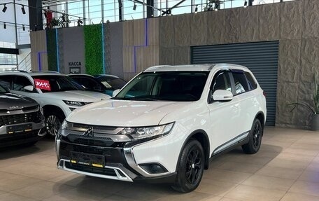 Mitsubishi Outlander III рестайлинг 3, 2018 год, 1 770 000 рублей, 1 фотография