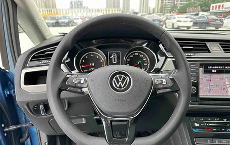 Volkswagen Touran III, 2022 год, 1 570 000 рублей, 15 фотография