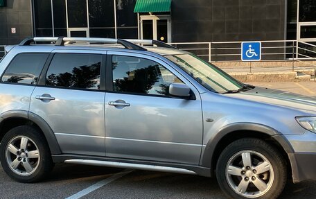 Mitsubishi Outlander III рестайлинг 3, 2004 год, 550 000 рублей, 4 фотография