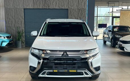 Mitsubishi Outlander III рестайлинг 3, 2018 год, 1 770 000 рублей, 2 фотография