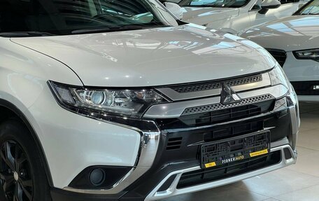 Mitsubishi Outlander III рестайлинг 3, 2018 год, 1 770 000 рублей, 7 фотография