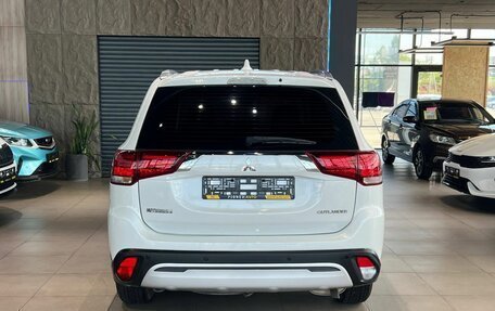 Mitsubishi Outlander III рестайлинг 3, 2018 год, 1 770 000 рублей, 5 фотография