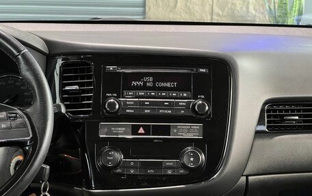 Mitsubishi Outlander III рестайлинг 3, 2018 год, 1 770 000 рублей, 12 фотография