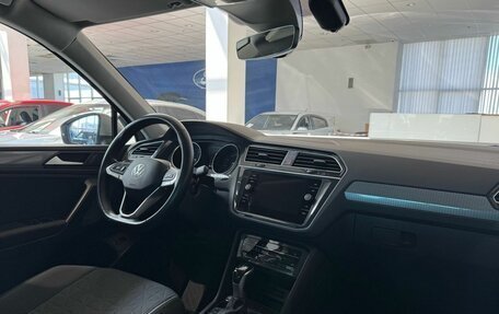 Volkswagen Tiguan II, 2021 год, 2 555 000 рублей, 11 фотография