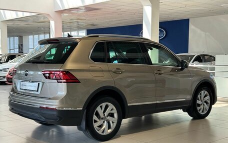 Volkswagen Tiguan II, 2021 год, 2 555 000 рублей, 4 фотография