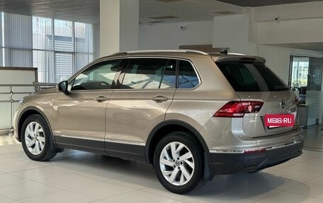 Volkswagen Tiguan II, 2021 год, 2 555 000 рублей, 6 фотография