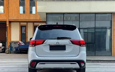 Mitsubishi Outlander III рестайлинг 3, 2022 год, 1 849 003 рублей, 7 фотография