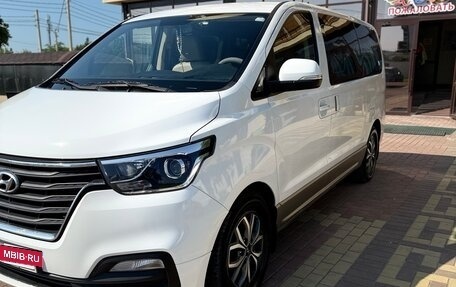 Hyundai H-1 II рестайлинг, 2021 год, 3 300 000 рублей, 2 фотография