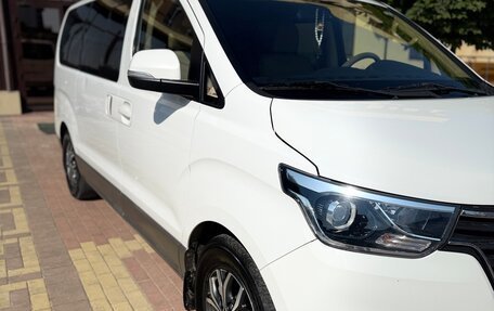 Hyundai H-1 II рестайлинг, 2021 год, 3 300 000 рублей, 3 фотография