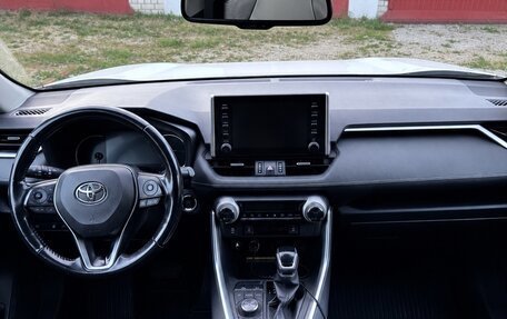 Toyota RAV4, 2020 год, 3 150 000 рублей, 10 фотография