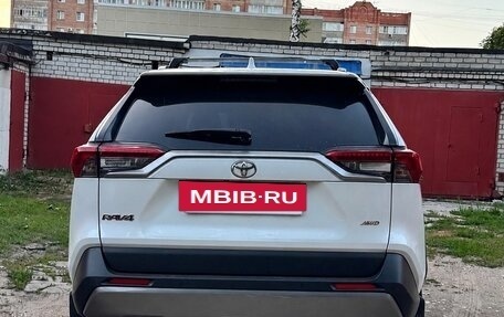 Toyota RAV4, 2020 год, 3 150 000 рублей, 5 фотография