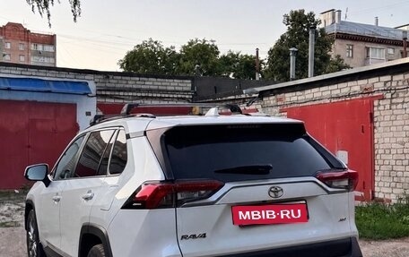 Toyota RAV4, 2020 год, 3 150 000 рублей, 6 фотография